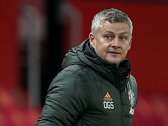 TEAM NEWS: Manchester United v...